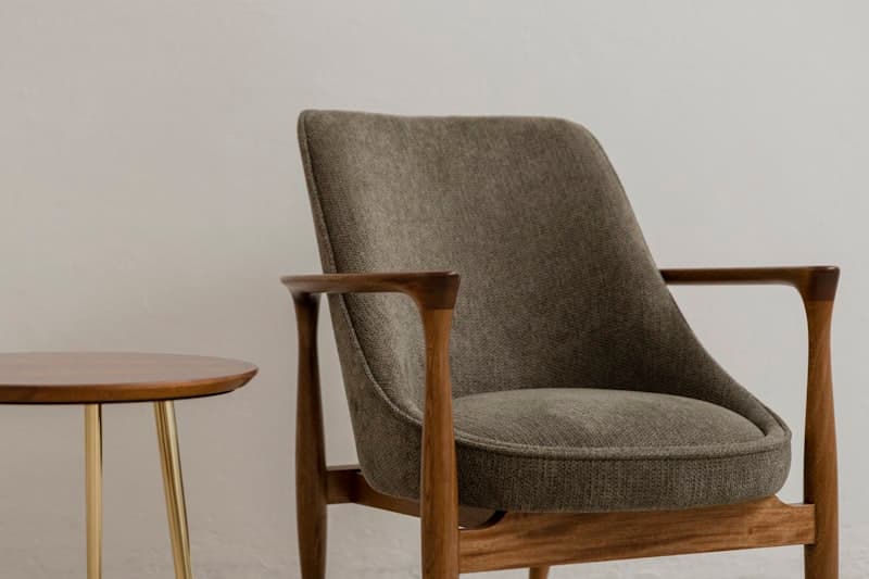 Maatwerk fauteuil in een winkelinterieur